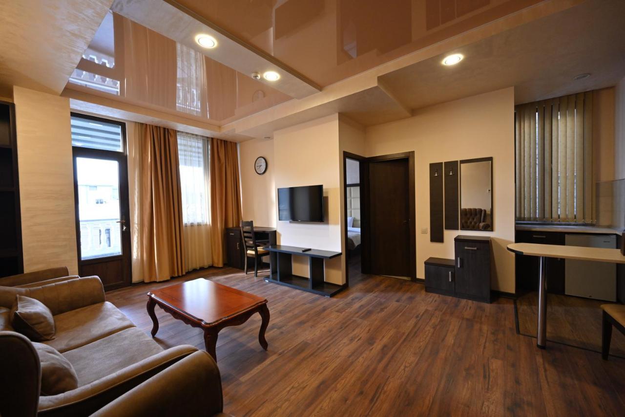 Hotel Partiez Γιερεβάν Εξωτερικό φωτογραφία