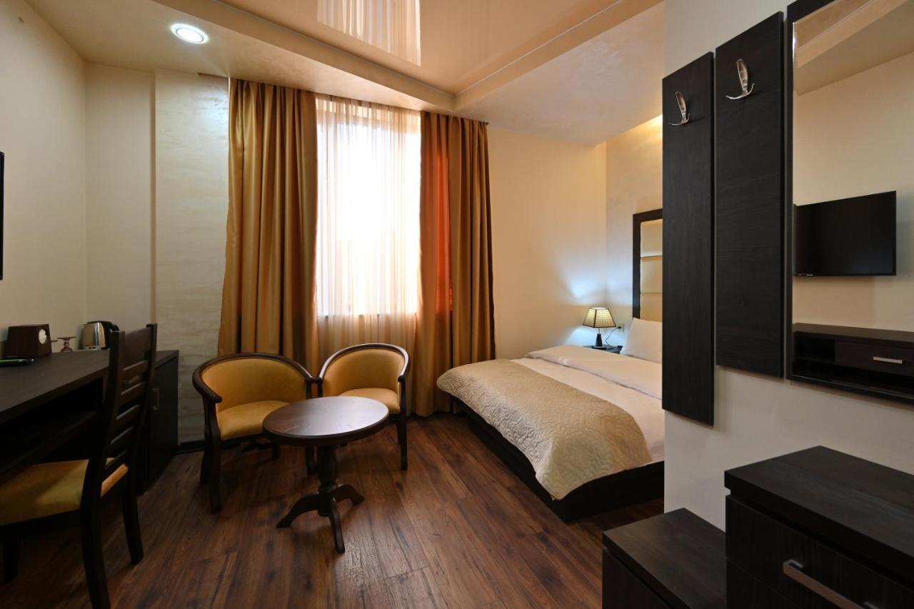 Hotel Partiez Γιερεβάν Εξωτερικό φωτογραφία