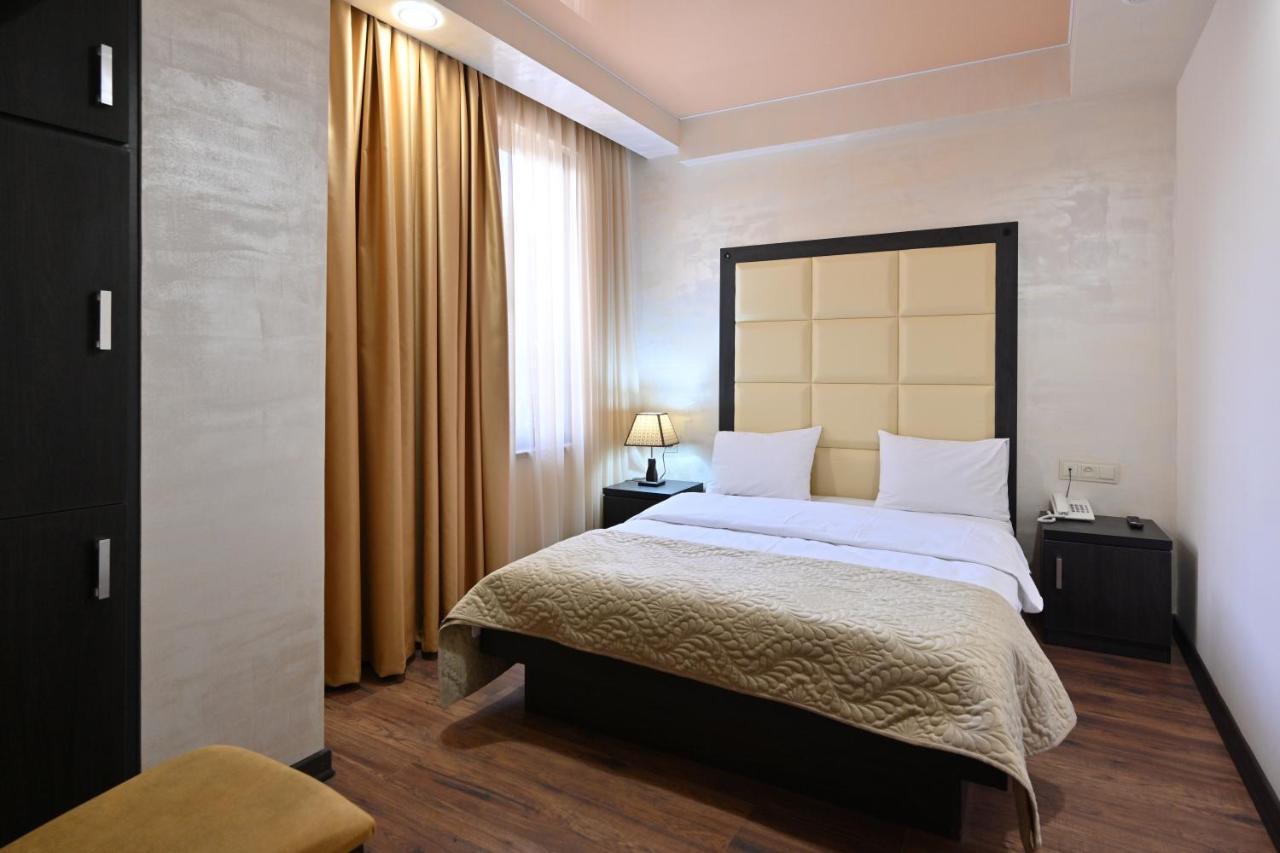 Hotel Partiez Γιερεβάν Εξωτερικό φωτογραφία