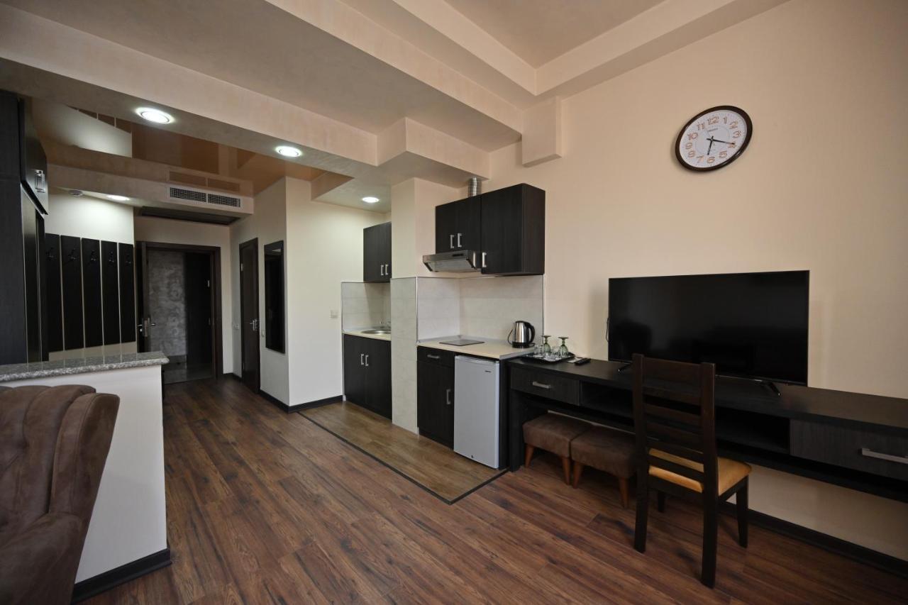 Hotel Partiez Γιερεβάν Εξωτερικό φωτογραφία