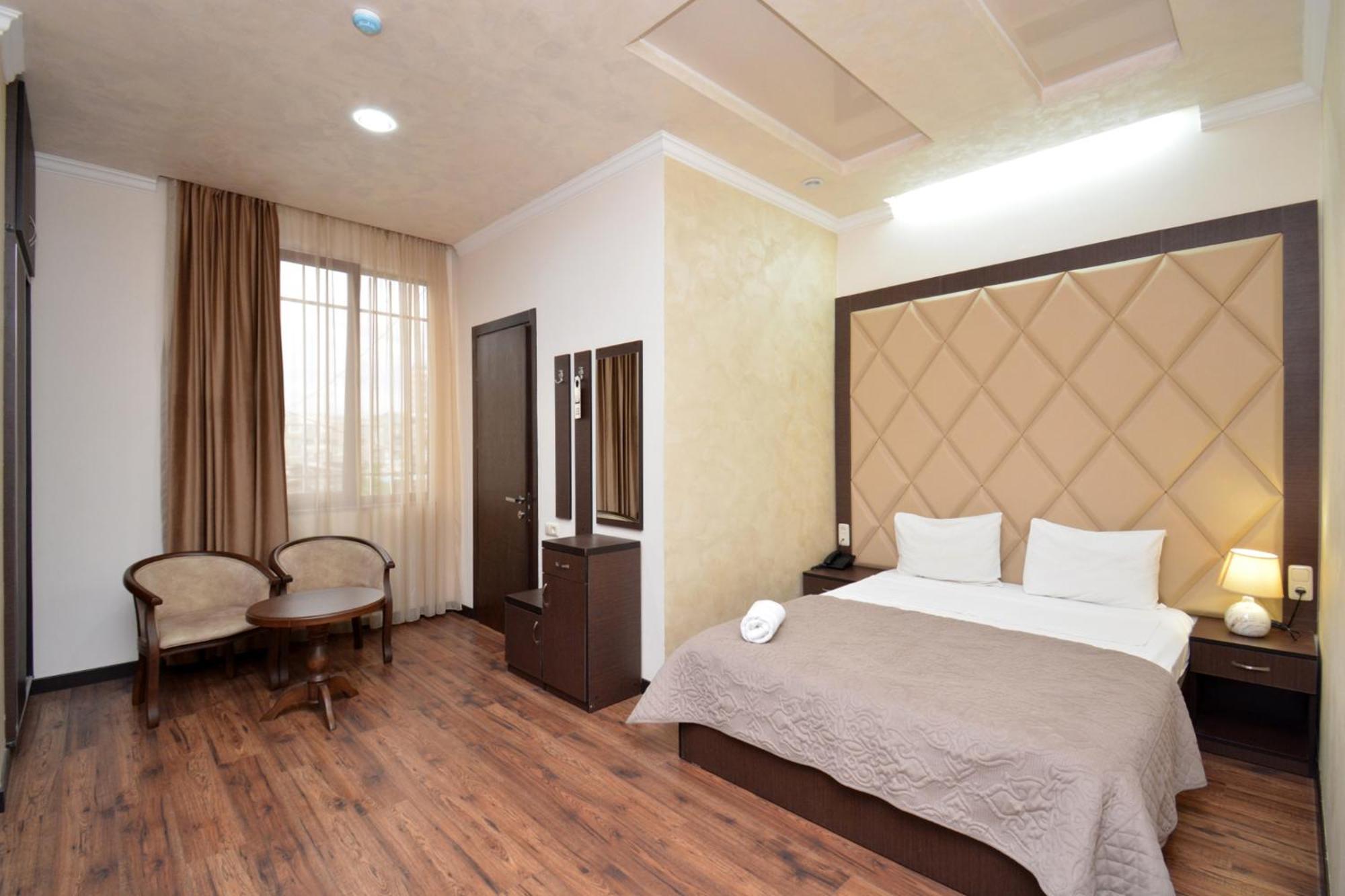 Hotel Partiez Γιερεβάν Εξωτερικό φωτογραφία