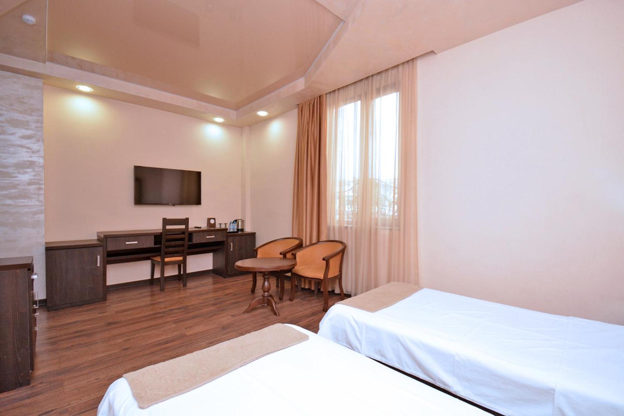 Hotel Partiez Γιερεβάν Εξωτερικό φωτογραφία
