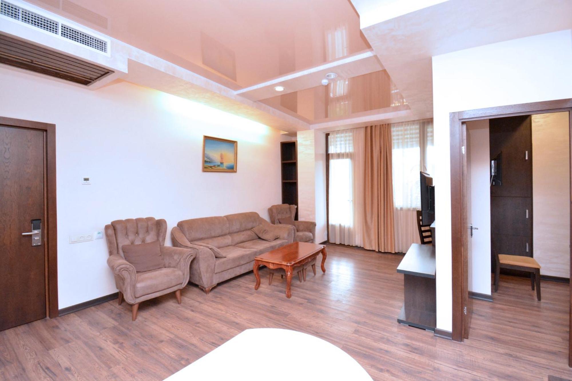 Hotel Partiez Γιερεβάν Εξωτερικό φωτογραφία