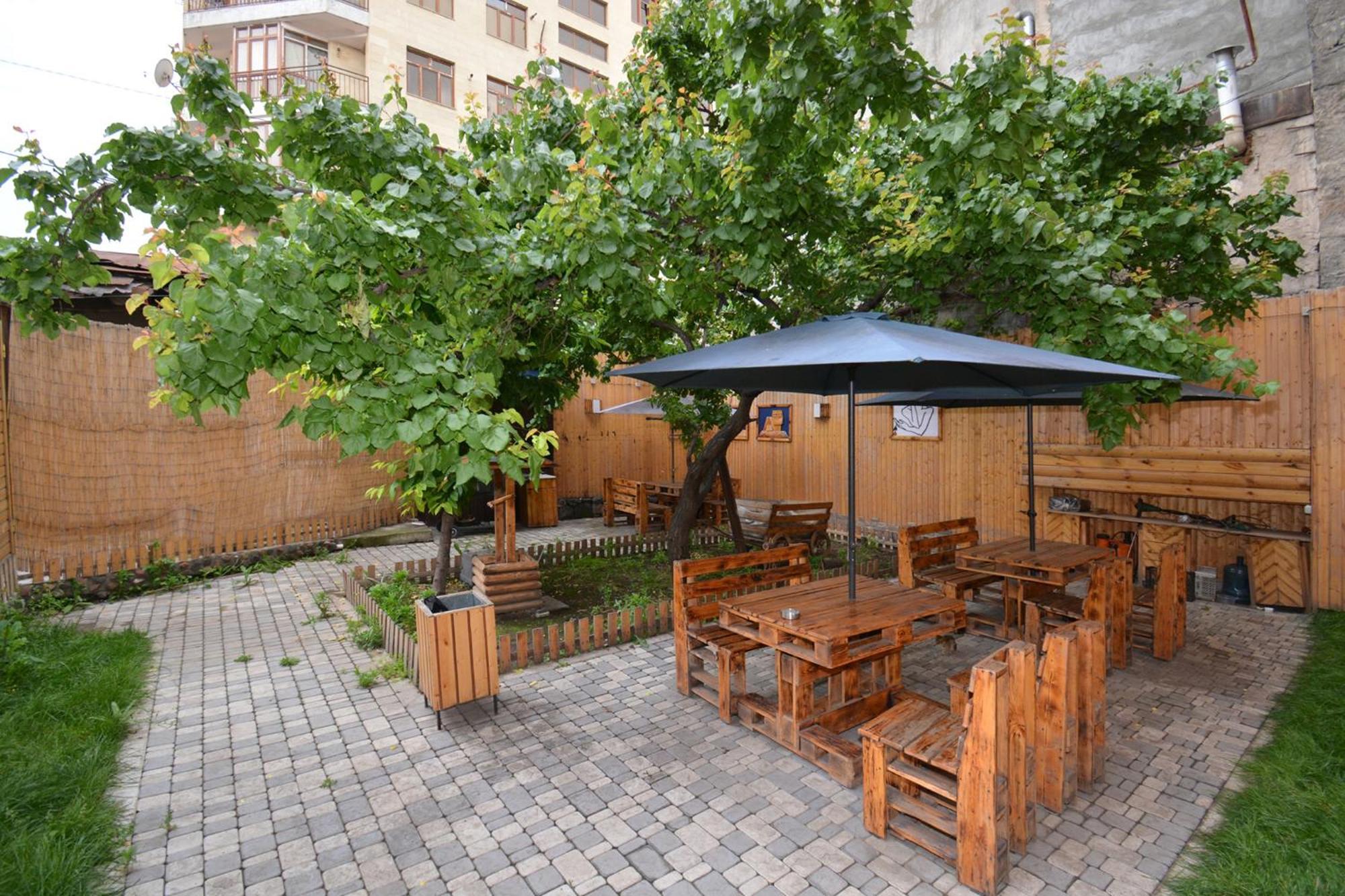 Hotel Partiez Γιερεβάν Εξωτερικό φωτογραφία