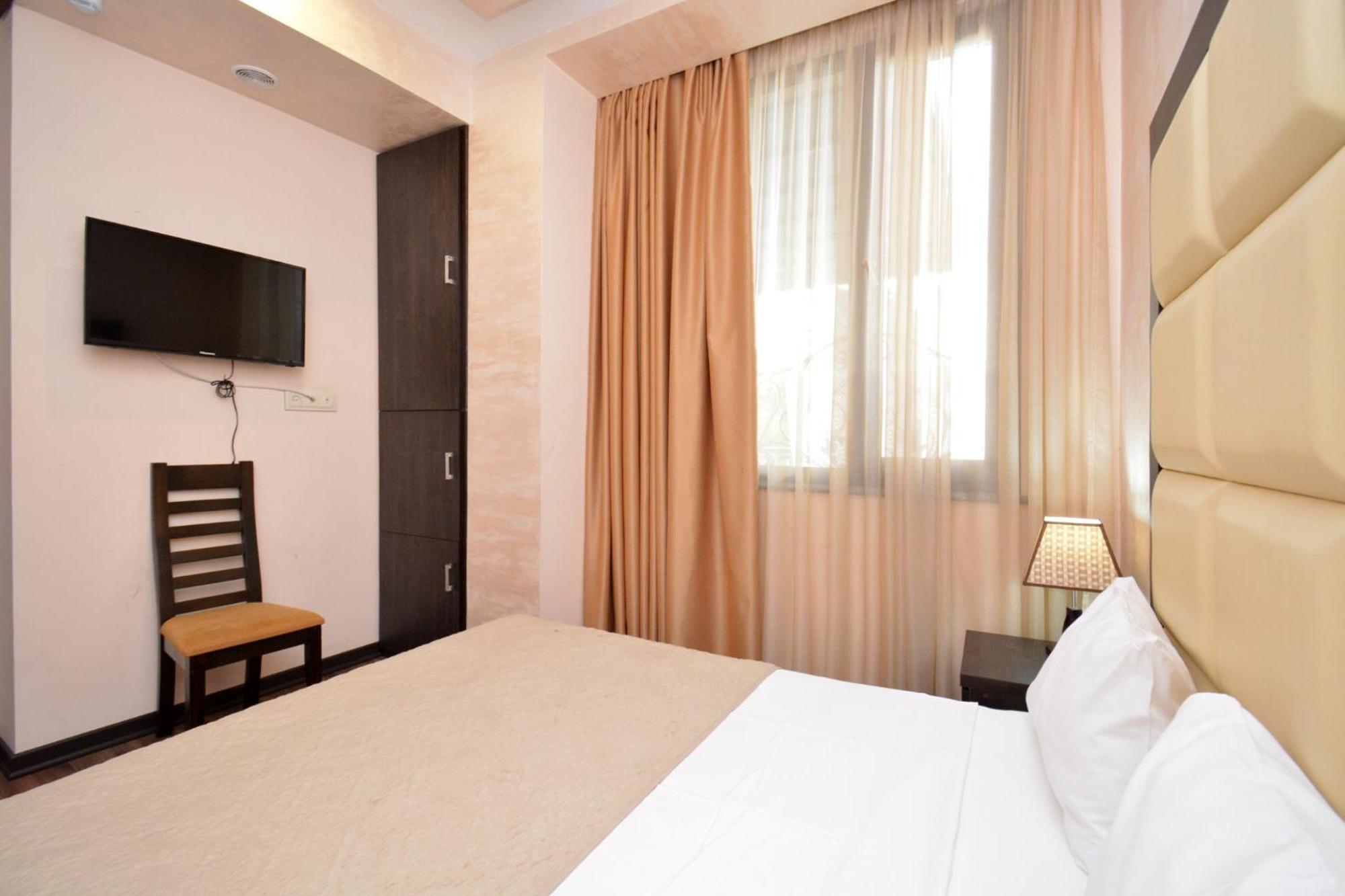 Hotel Partiez Γιερεβάν Εξωτερικό φωτογραφία