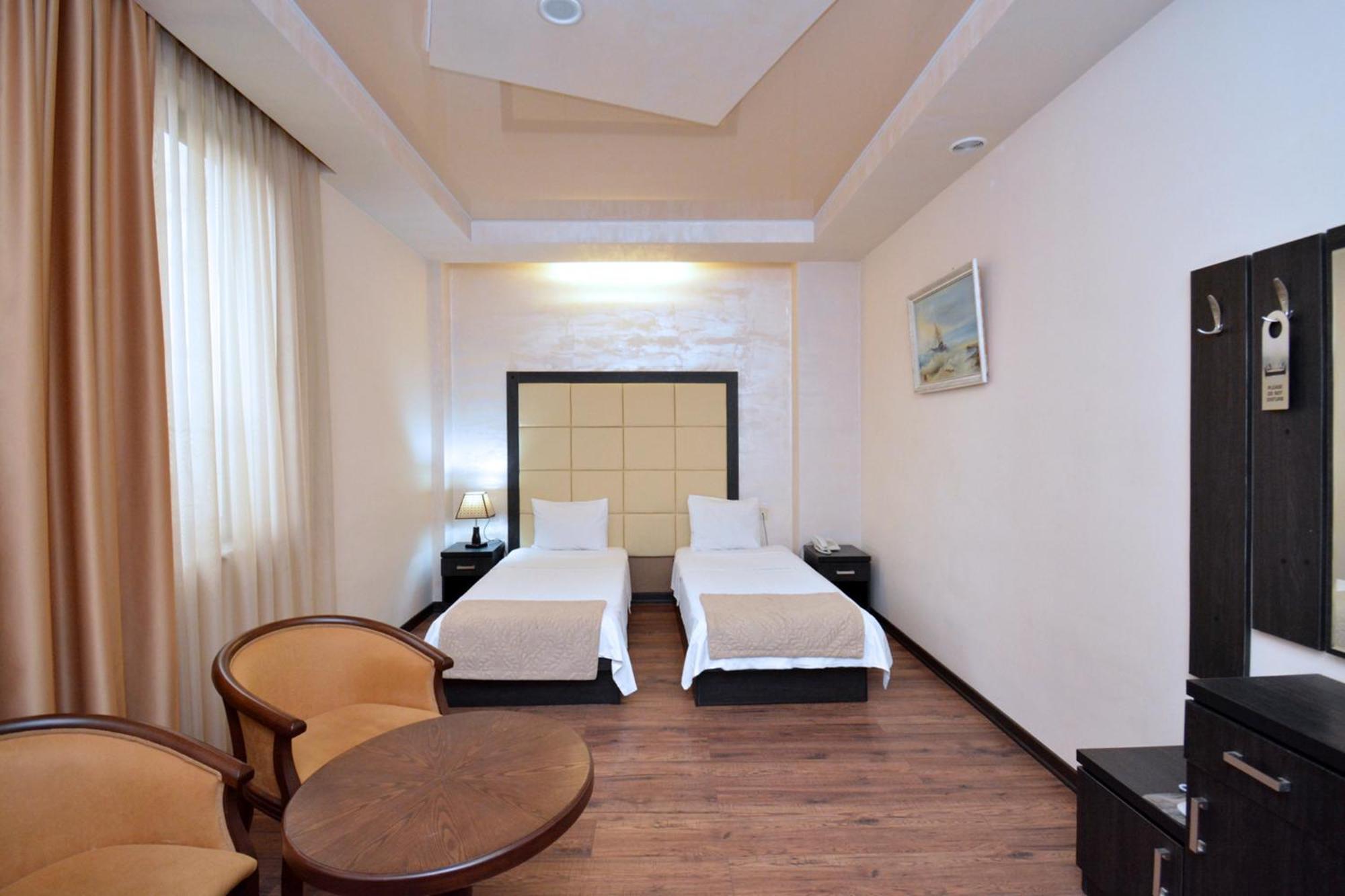 Hotel Partiez Γιερεβάν Εξωτερικό φωτογραφία