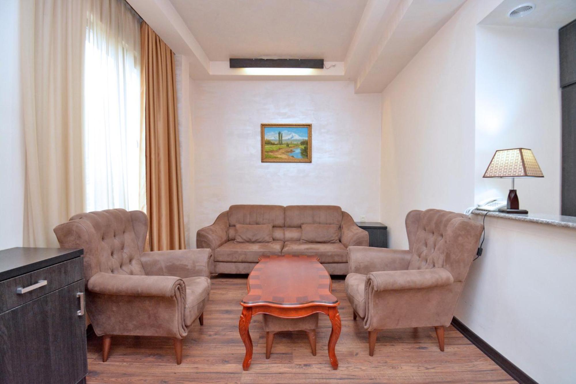 Hotel Partiez Γιερεβάν Εξωτερικό φωτογραφία