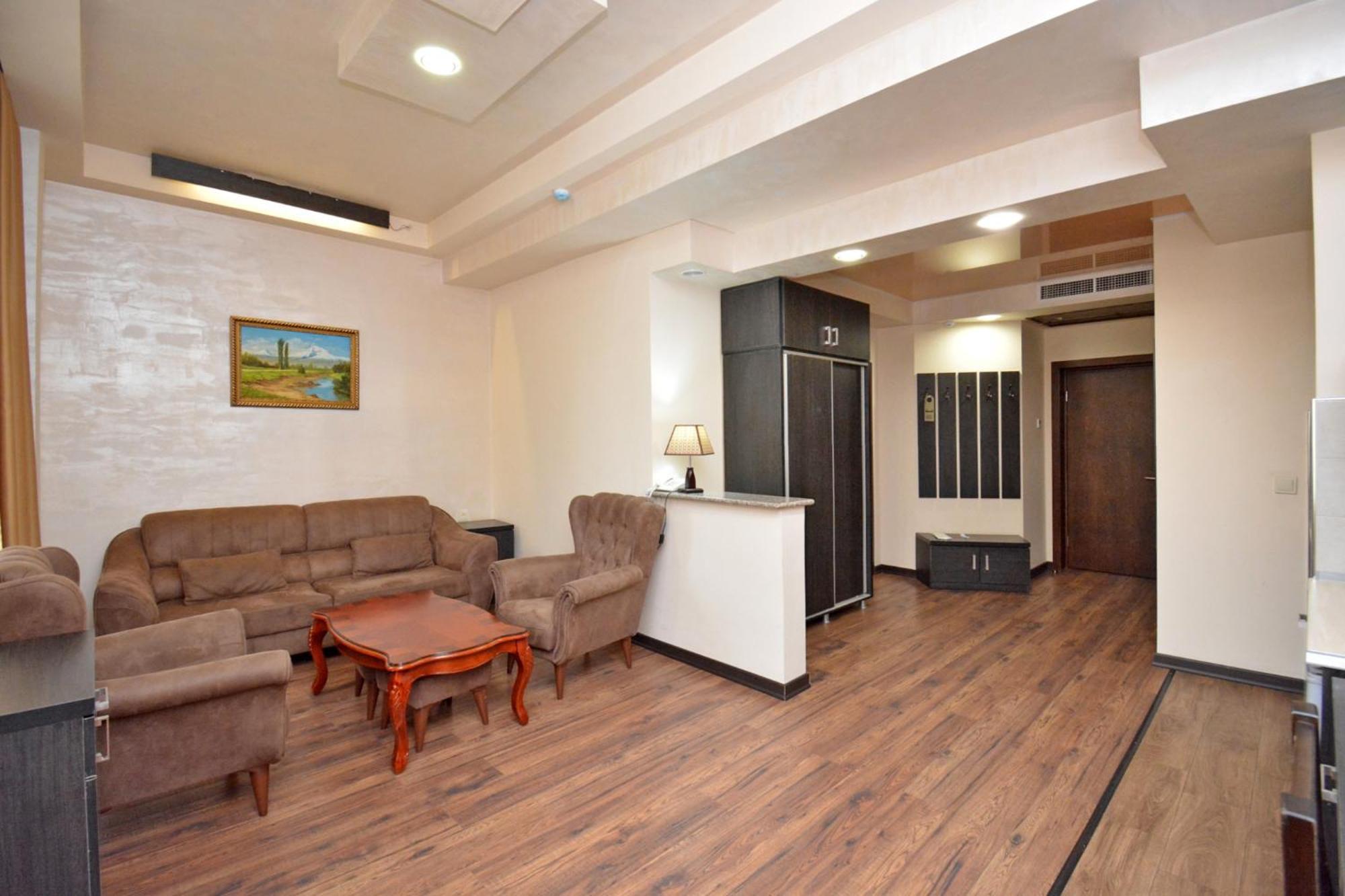 Hotel Partiez Γιερεβάν Εξωτερικό φωτογραφία