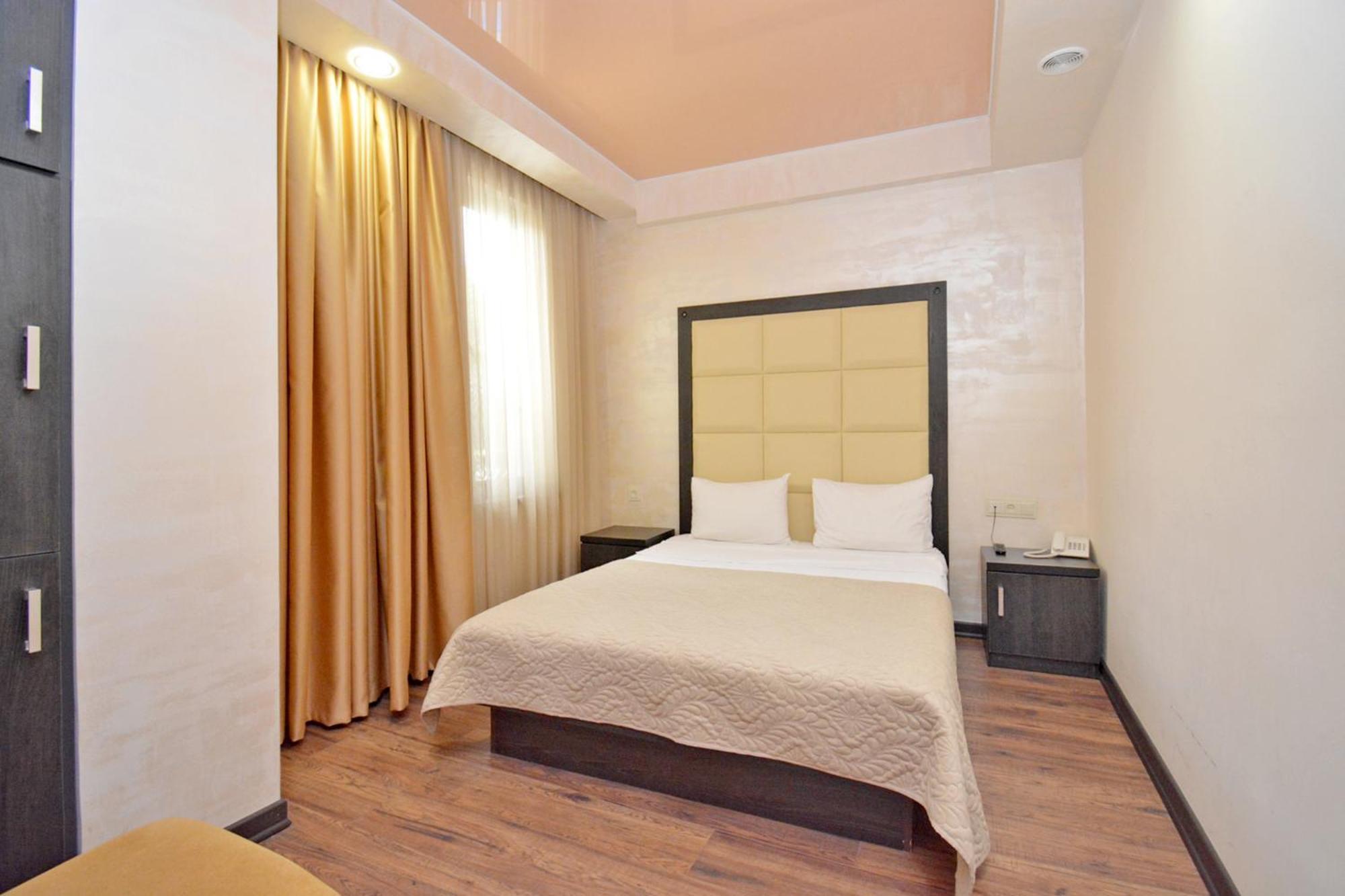 Hotel Partiez Γιερεβάν Εξωτερικό φωτογραφία