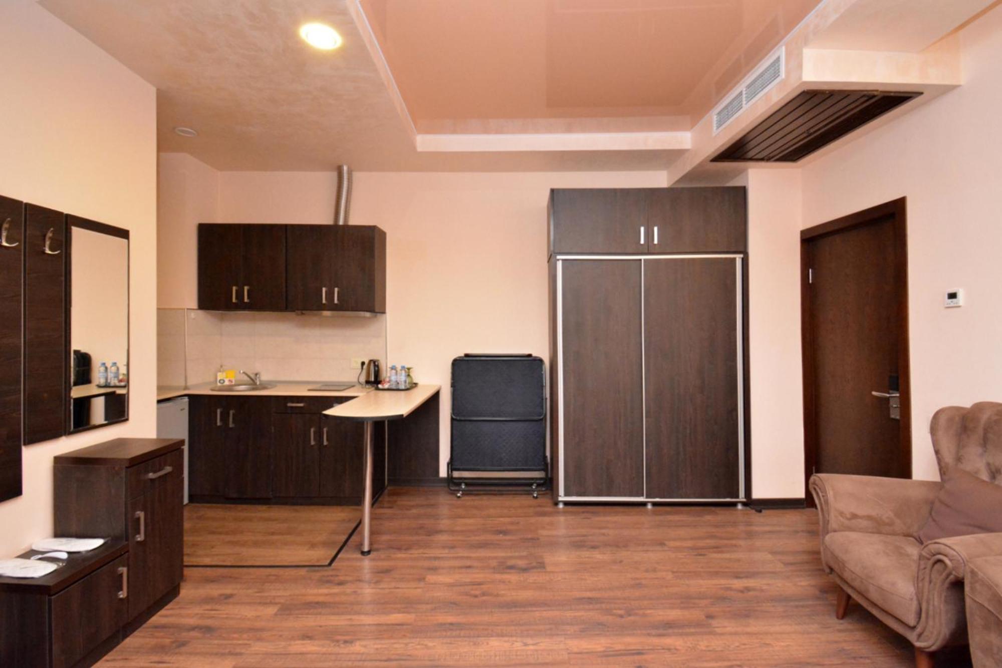 Hotel Partiez Γιερεβάν Εξωτερικό φωτογραφία