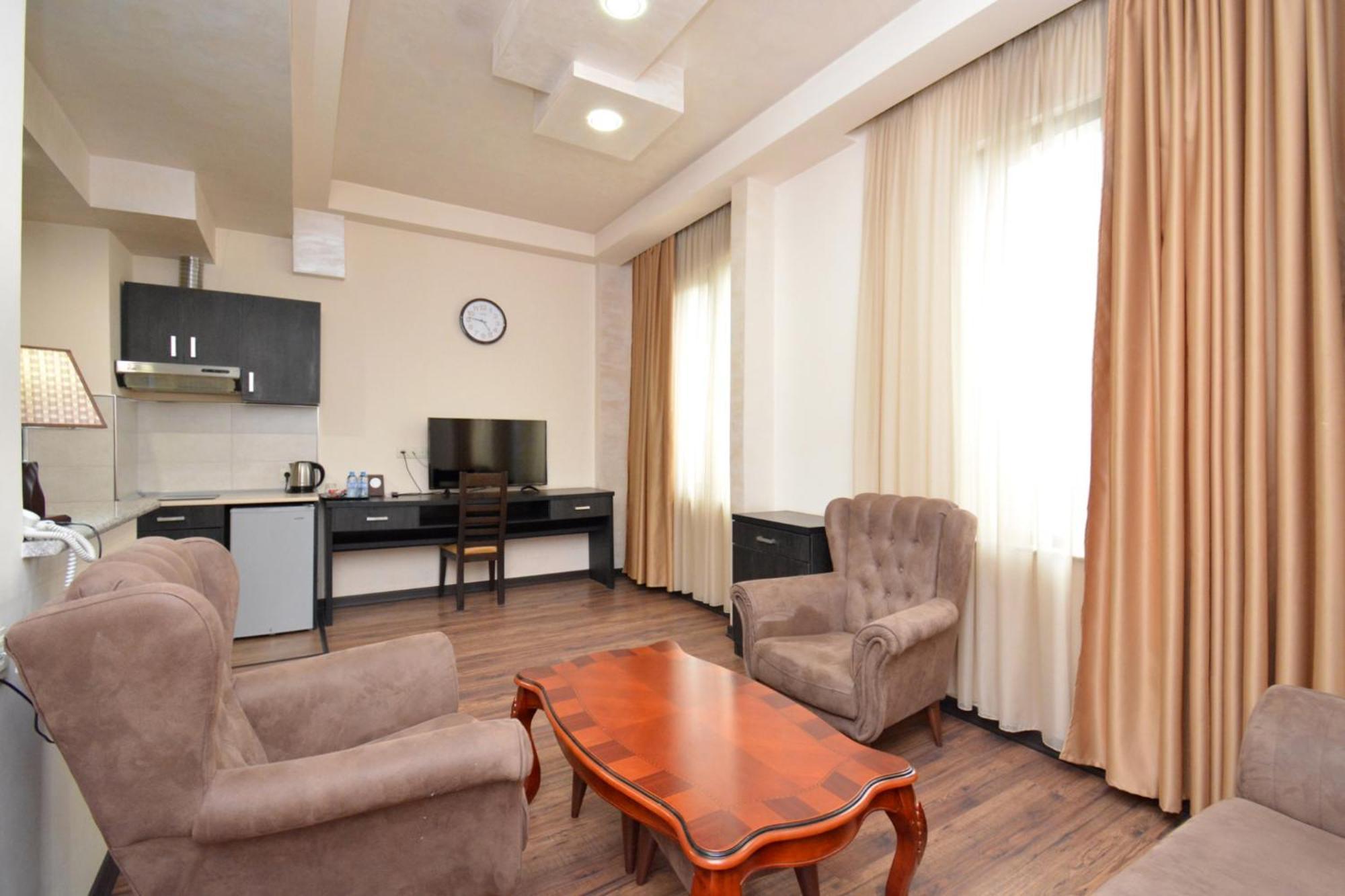 Hotel Partiez Γιερεβάν Εξωτερικό φωτογραφία
