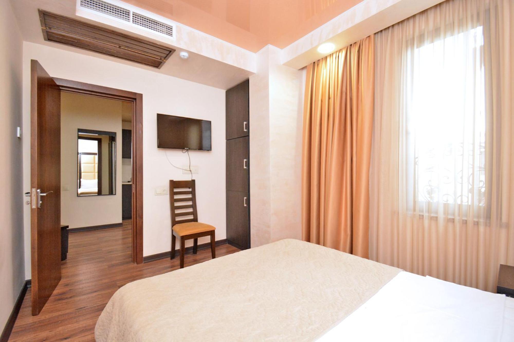 Hotel Partiez Γιερεβάν Εξωτερικό φωτογραφία