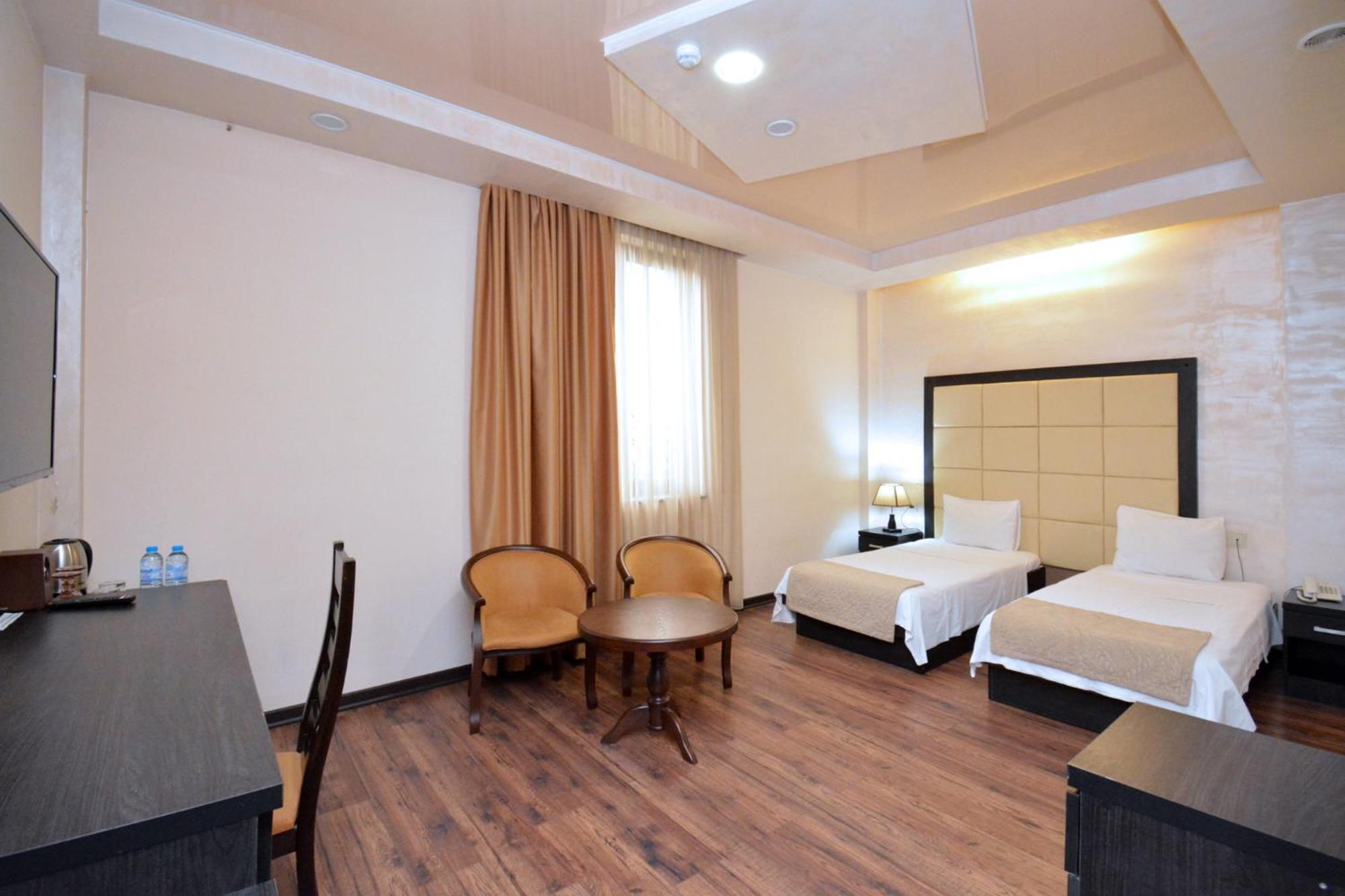 Hotel Partiez Γιερεβάν Εξωτερικό φωτογραφία