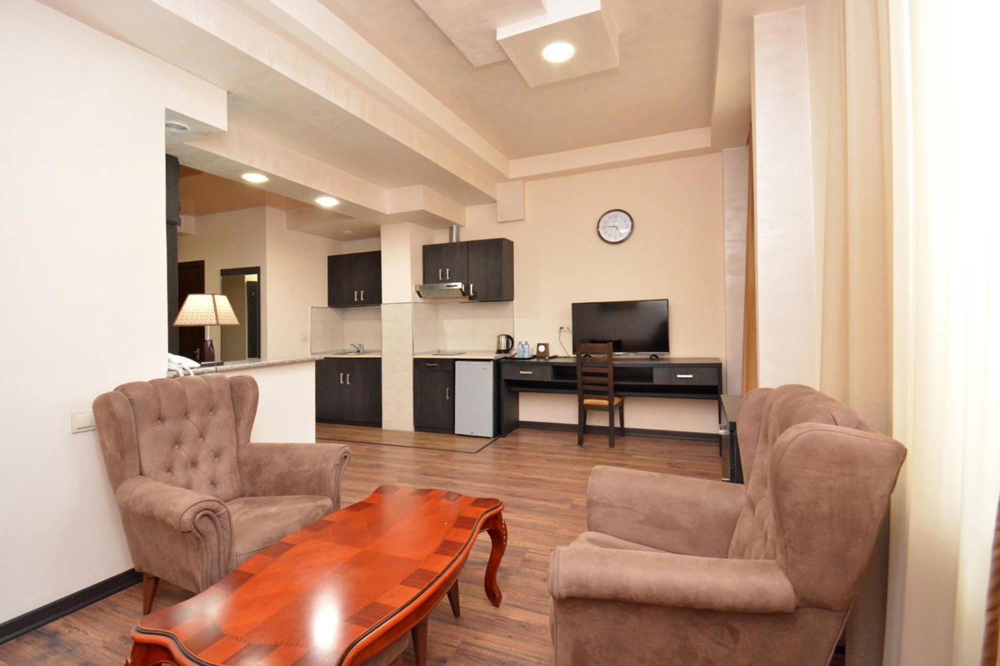 Hotel Partiez Γιερεβάν Εξωτερικό φωτογραφία