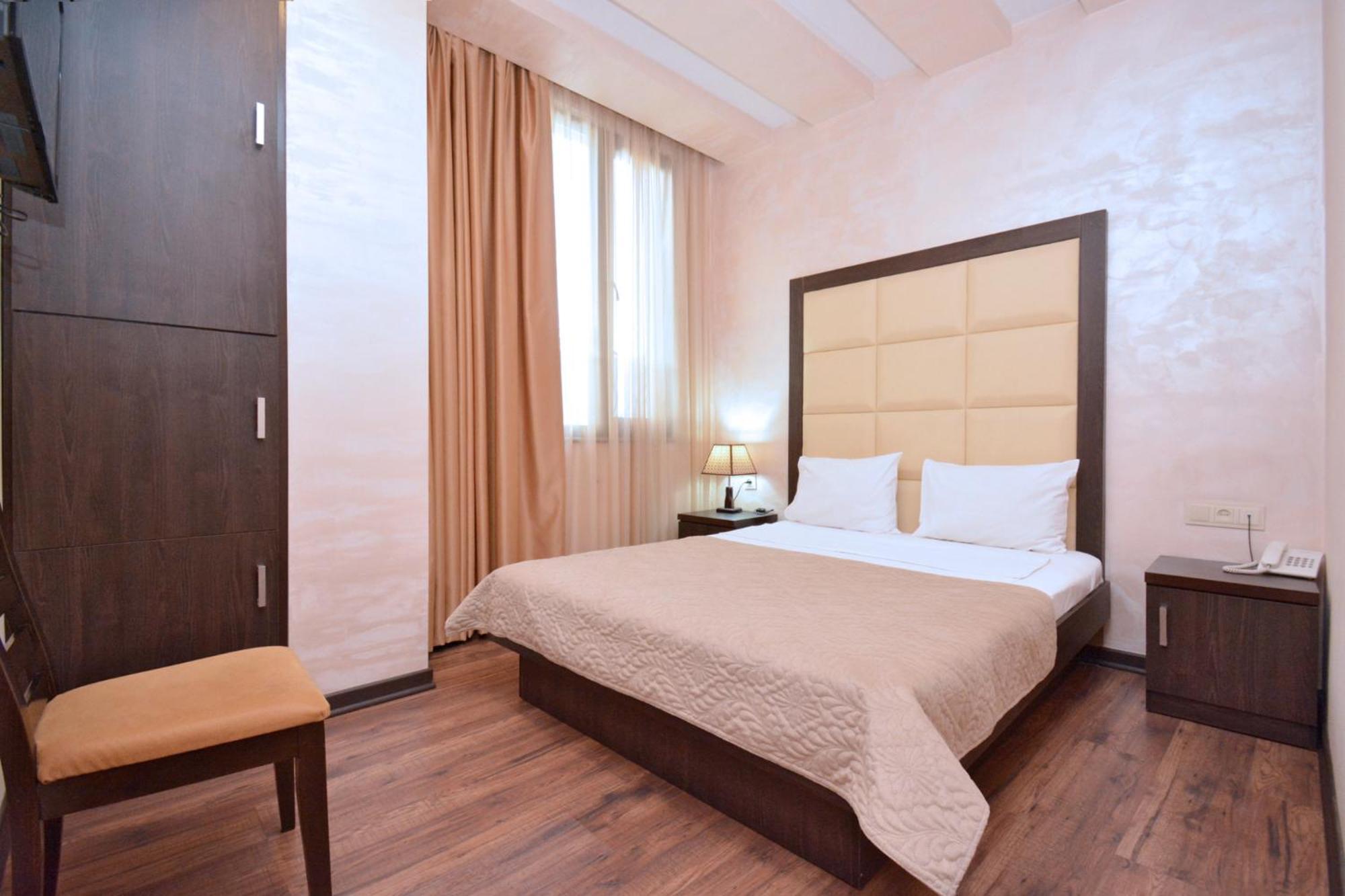 Hotel Partiez Γιερεβάν Εξωτερικό φωτογραφία